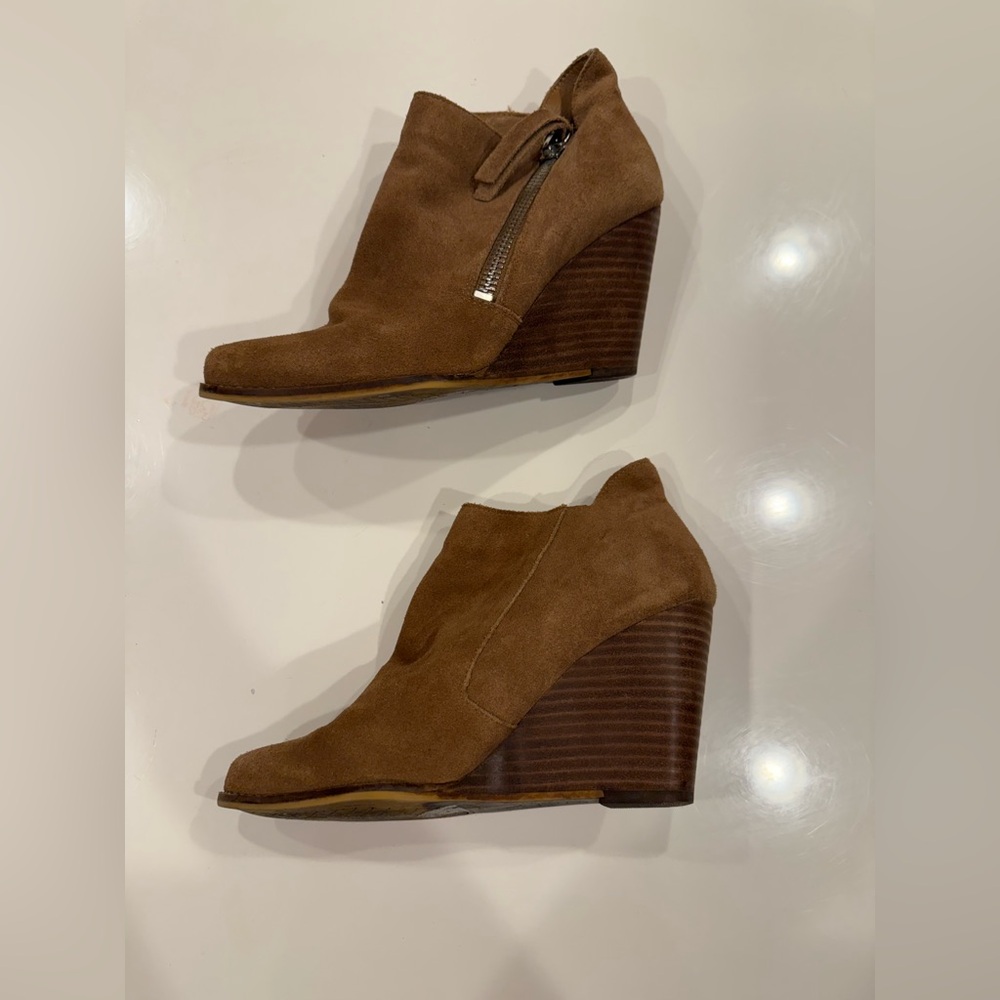 JESSICA SIMPSON Size 7 Women’s Brown Booties. Used, Fair Condition